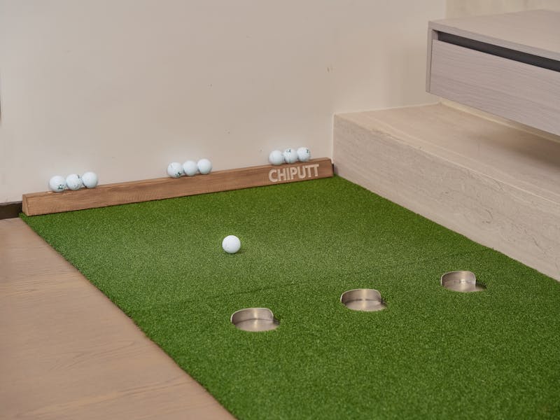 Golf simulator indoor experience